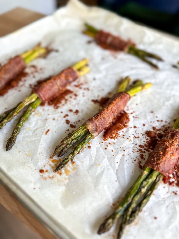 These Parmesan Crusted Prosciutto wrapped Asparagus are perfect for any dinner party!