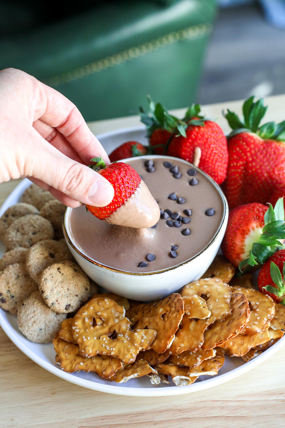 Indulge guilt-free with our High Protein Brownie Batter Dip! Made with cashews, Greek yogurt & protein powder. Perfect for satisfying cravings!