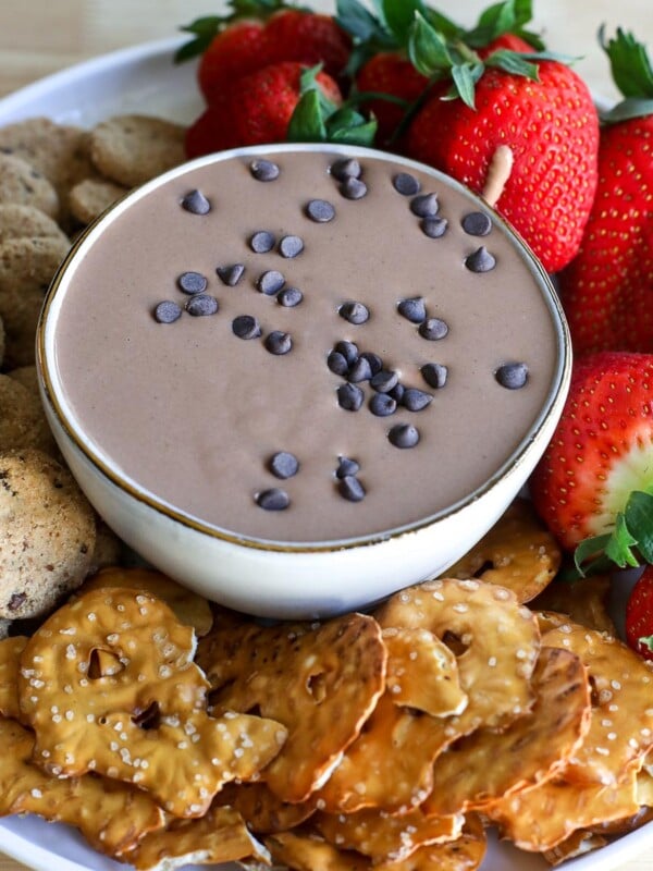 Indulge guilt-free with our High Protein Brownie Batter Dip! Made with cashews, Greek yogurt & protein powder. Perfect for satisfying cravings!