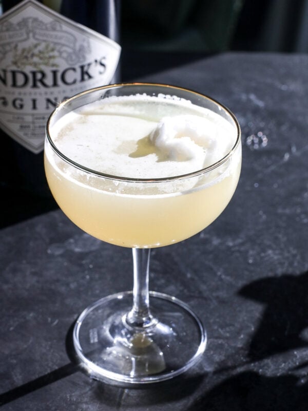 Discover the perfect summer refreshment: Bee's Knees with gin and lemon sorbet. Zesty, sweet, and oh-so-satisfying!