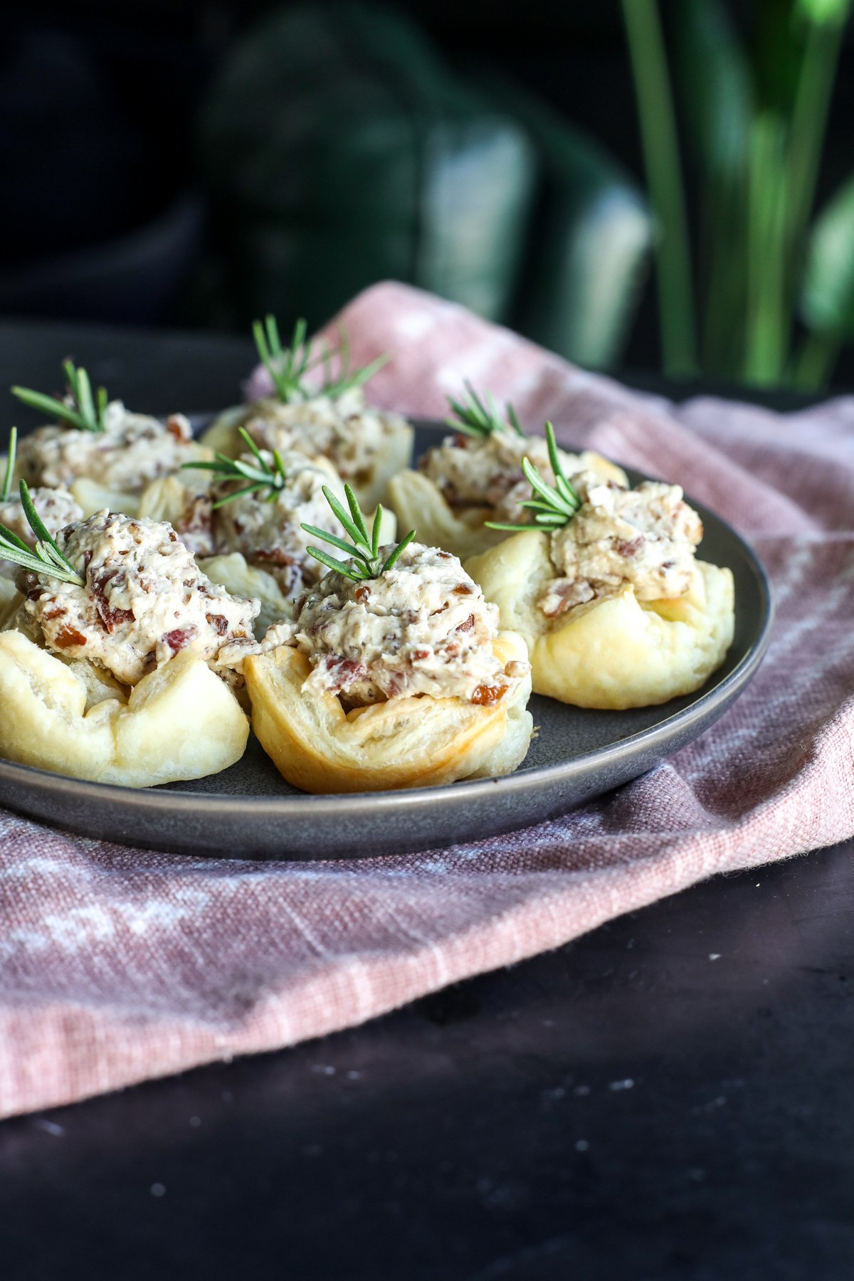 Bacon, Pecan & Goat Cheese Bites: A savory, crunchy, and creamy appetizer perfect for parties or snacking. Easy to make!