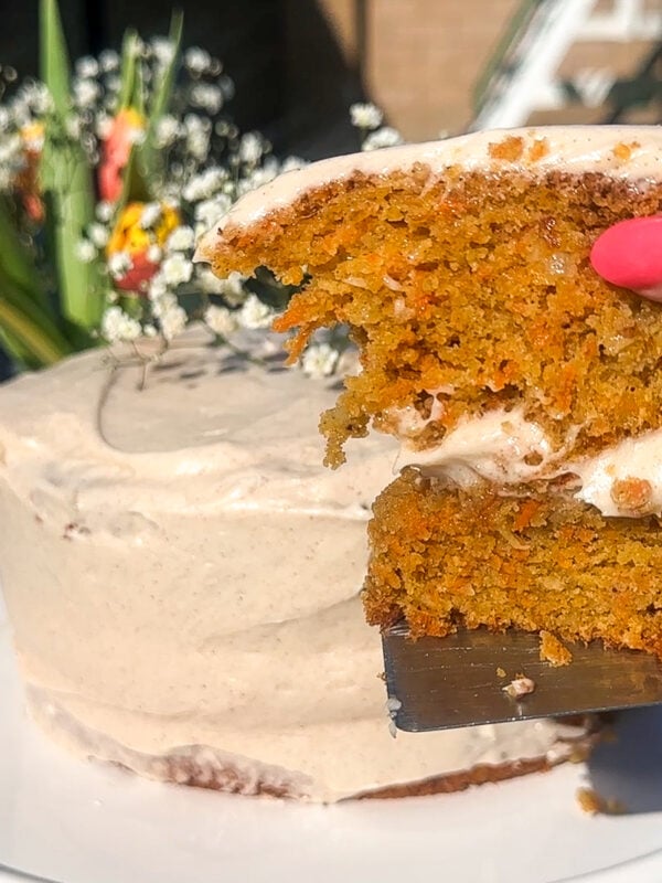 Carrot Cake with Cinnamon Frosting: Moist, flavorful & easy to bake! Vanilla bean elevates this classic dessert.