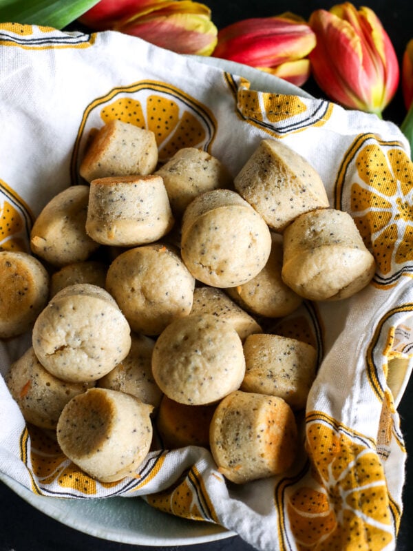 Here's a delicious and easy recipe for lemon poppyseed protein muffins that are perfect for a healthy breakfast or snack!